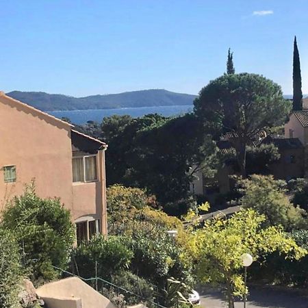 Cavalaire Vue Mer Au Loin Maisonnette Tout Equipee Pour 4 Personnes Avec Piscine Clim Wifi Velos Tv Barbecues エクステリア 写真