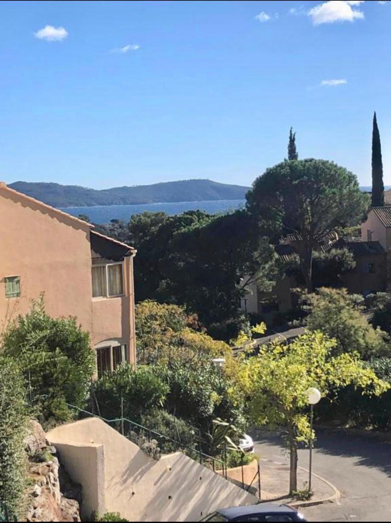 Cavalaire Vue Mer Au Loin Maisonnette Tout Equipee Pour 4 Personnes Avec Piscine Clim Wifi Velos Tv Barbecues エクステリア 写真