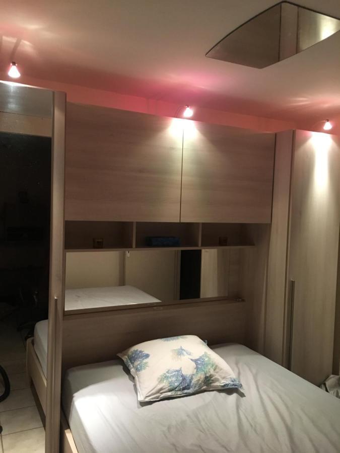 Cavalaire Vue Mer Au Loin Maisonnette Tout Equipee Pour 4 Personnes Avec Piscine Clim Wifi Velos Tv Barbecues エクステリア 写真