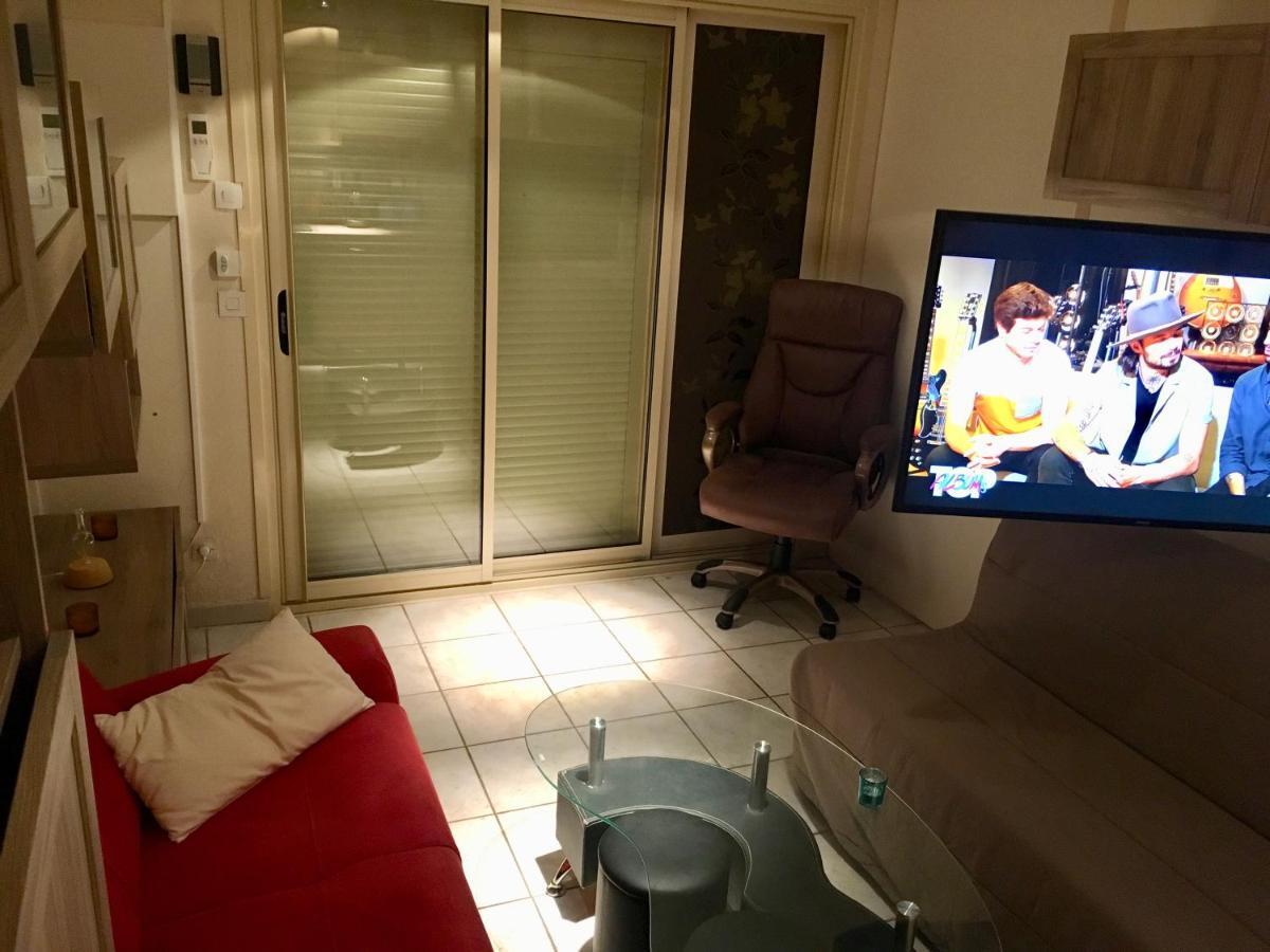 Cavalaire Vue Mer Au Loin Maisonnette Tout Equipee Pour 4 Personnes Avec Piscine Clim Wifi Velos Tv Barbecues エクステリア 写真