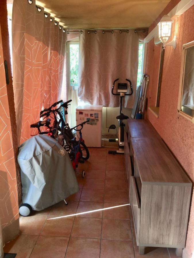 Cavalaire Vue Mer Au Loin Maisonnette Tout Equipee Pour 4 Personnes Avec Piscine Clim Wifi Velos Tv Barbecues エクステリア 写真