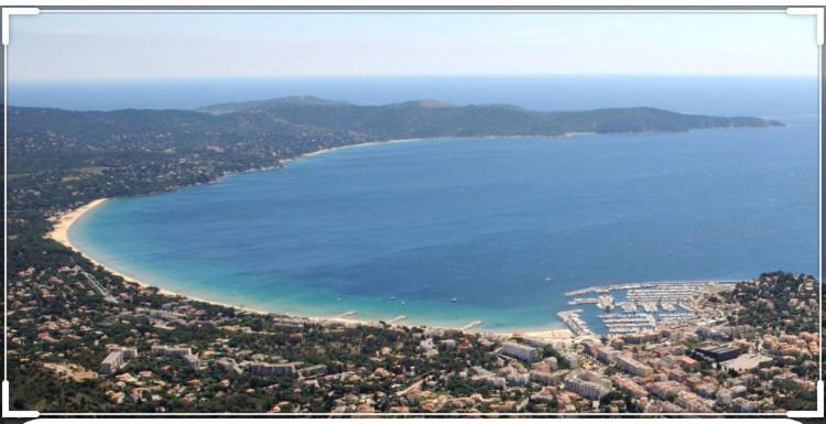 Cavalaire Vue Mer Au Loin Maisonnette Tout Equipee Pour 4 Personnes Avec Piscine Clim Wifi Velos Tv Barbecues エクステリア 写真