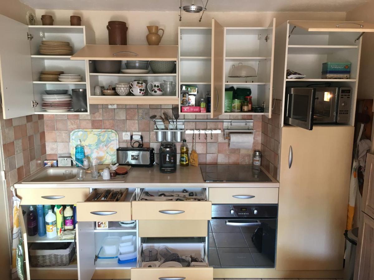 Cavalaire Vue Mer Au Loin Maisonnette Tout Equipee Pour 4 Personnes Avec Piscine Clim Wifi Velos Tv Barbecues エクステリア 写真