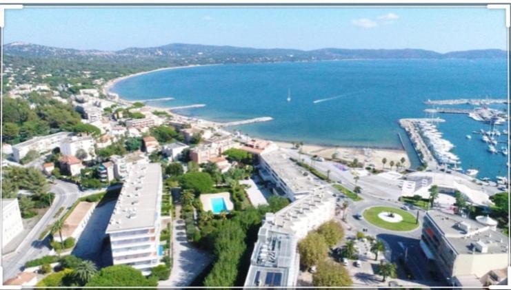Cavalaire Vue Mer Au Loin Maisonnette Tout Equipee Pour 4 Personnes Avec Piscine Clim Wifi Velos Tv Barbecues エクステリア 写真