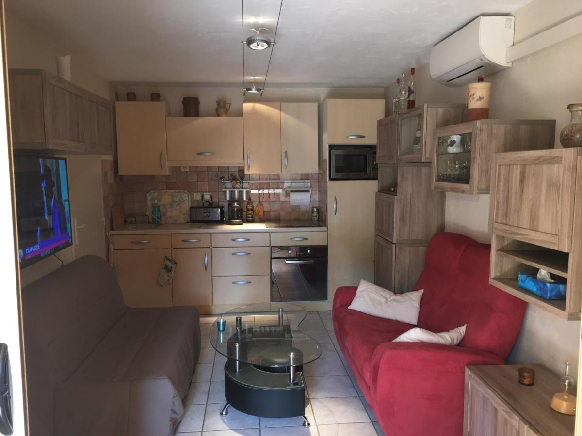 Cavalaire Vue Mer Au Loin Maisonnette Tout Equipee Pour 4 Personnes Avec Piscine Clim Wifi Velos Tv Barbecues エクステリア 写真