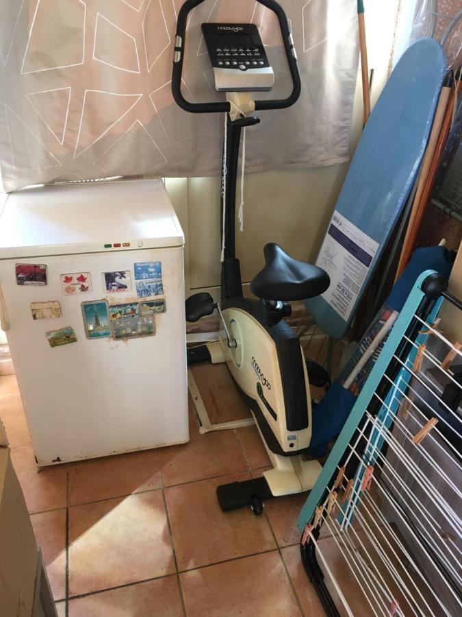Cavalaire Vue Mer Au Loin Maisonnette Tout Equipee Pour 4 Personnes Avec Piscine Clim Wifi Velos Tv Barbecues エクステリア 写真