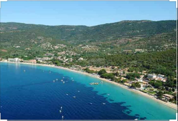 Cavalaire Vue Mer Au Loin Maisonnette Tout Equipee Pour 4 Personnes Avec Piscine Clim Wifi Velos Tv Barbecues エクステリア 写真