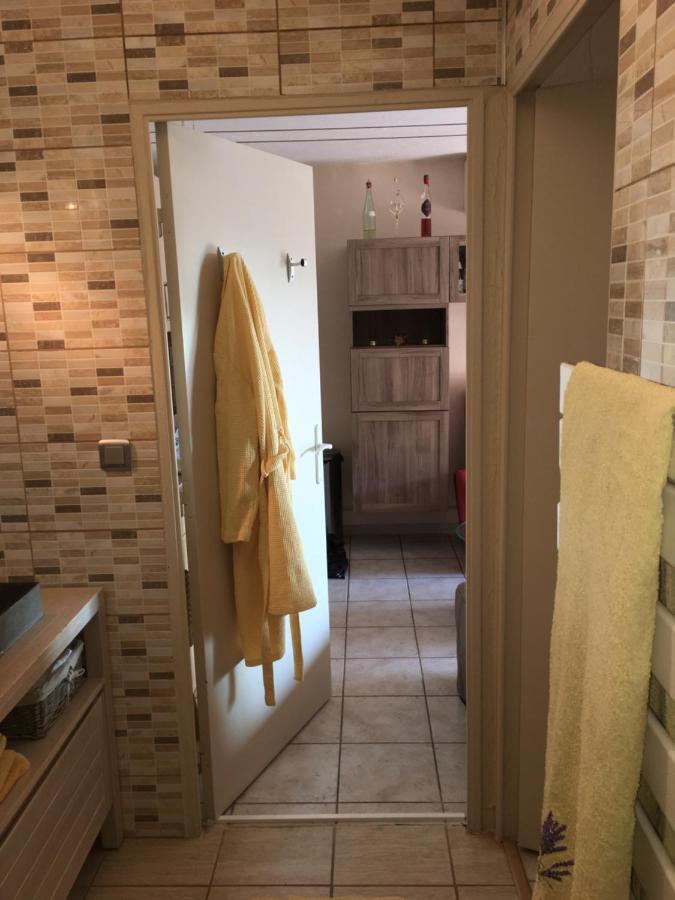 Cavalaire Vue Mer Au Loin Maisonnette Tout Equipee Pour 4 Personnes Avec Piscine Clim Wifi Velos Tv Barbecues エクステリア 写真